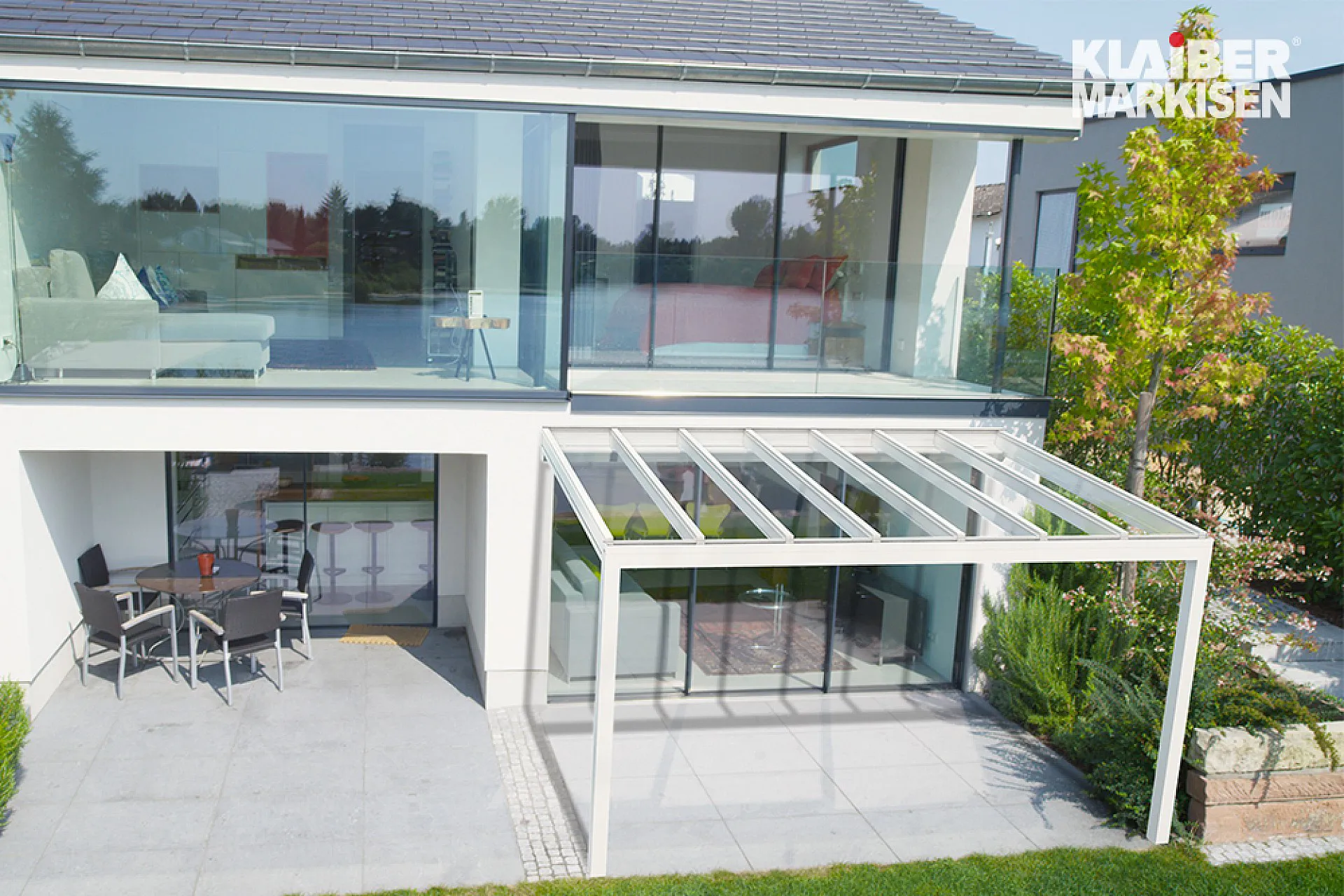 Terrassendach, Allwetterdach, formschönes und filigranes Glasdachsystem, auf das Wesentliche reduziert, in weiß, Modell: KLAIBER NYON GP3100